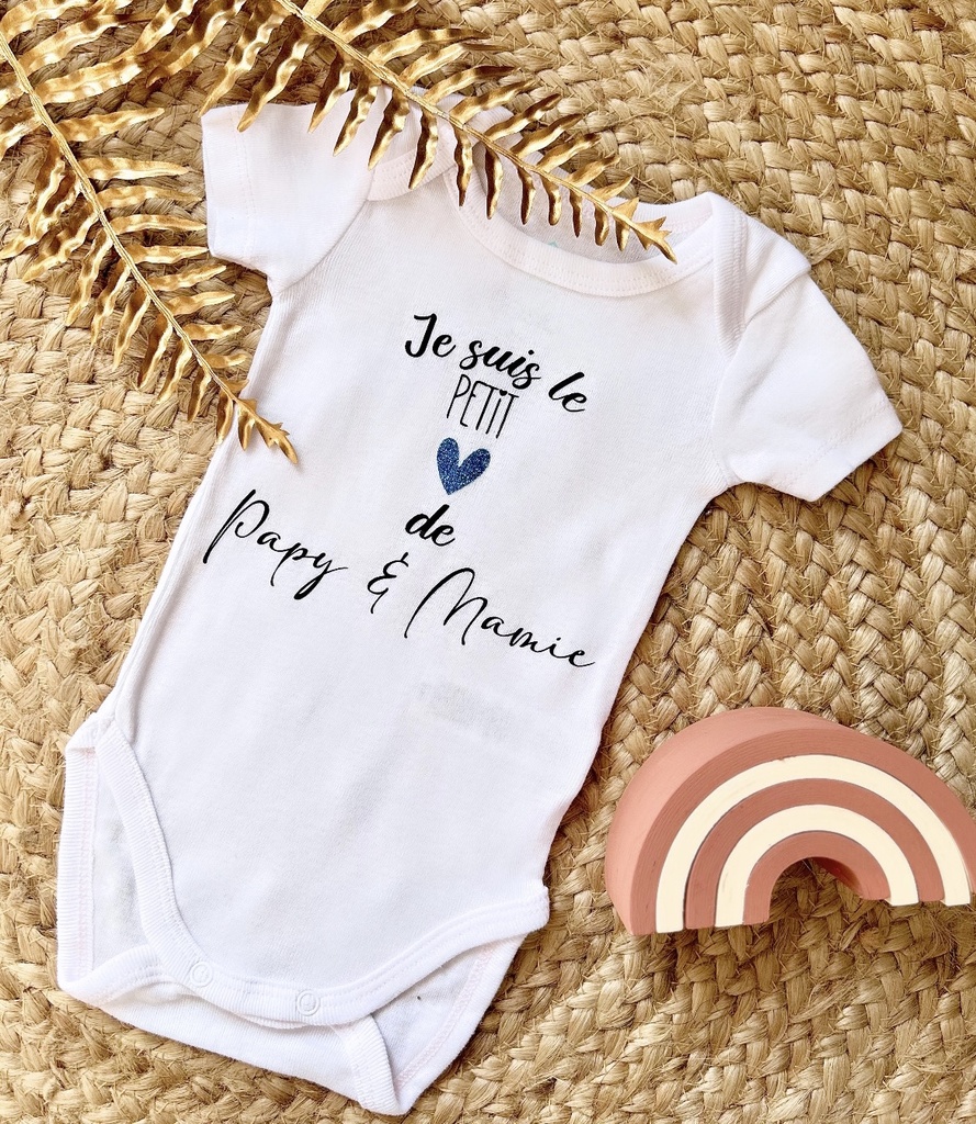 Body personnalisé "Je suis le petit coeur de papy et mamie"