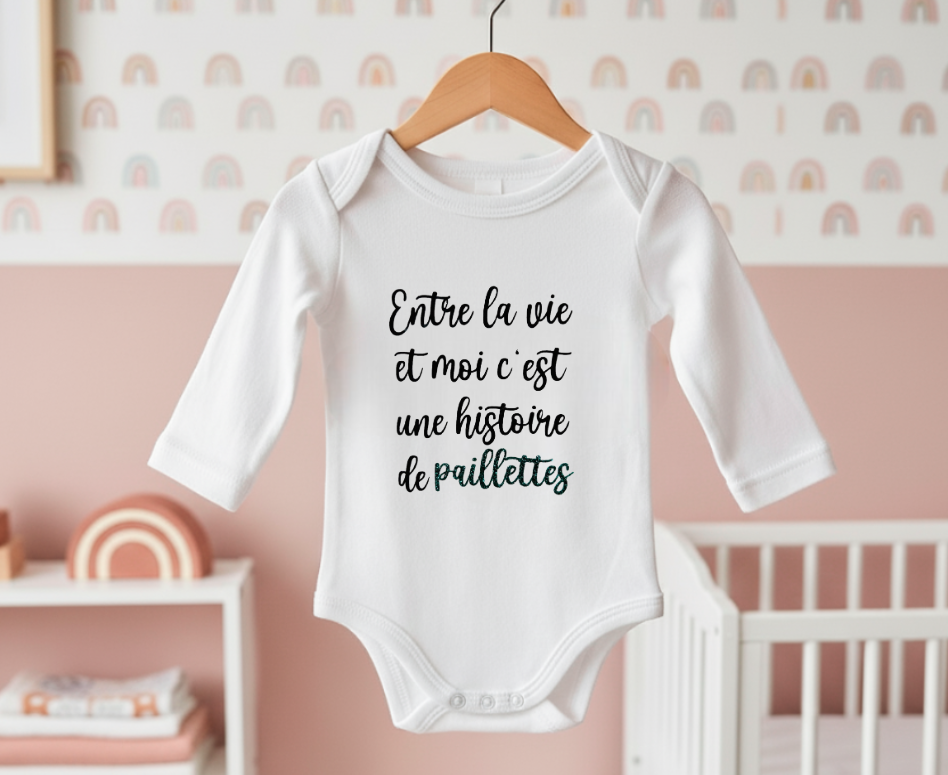 Body personnalisé "Entre la vie et moi c'est une histoire de paillettes"