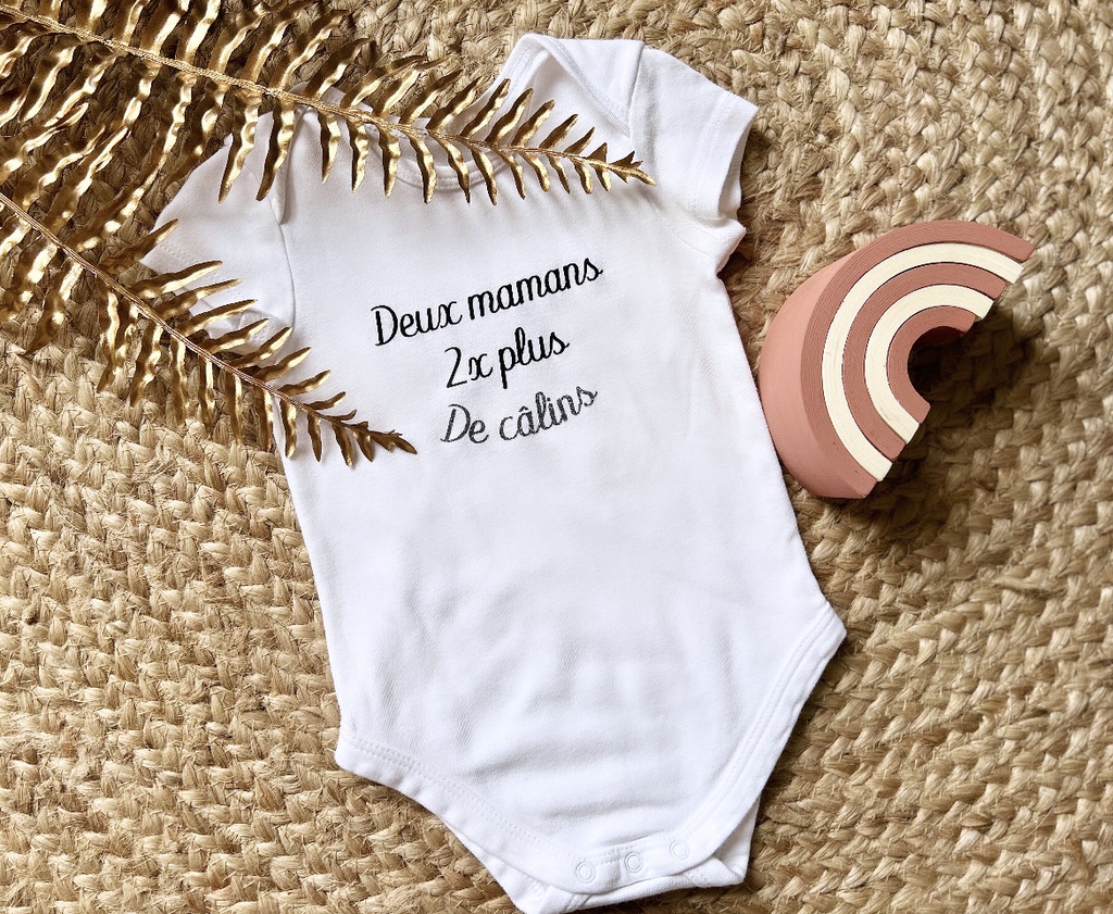 Body personnalisé "Deux mamans 2x plus de câlins"