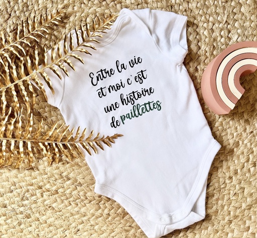 Body personnalisé "Entre la vie et moi c'est une histoire de paillettes"