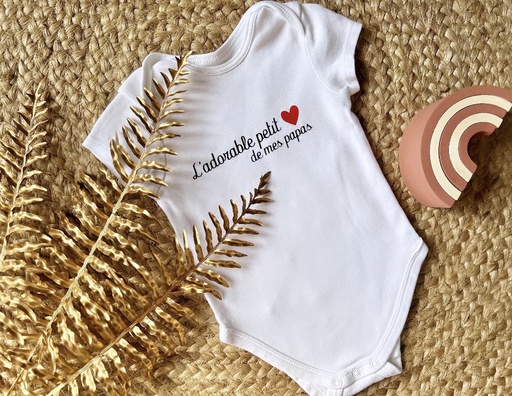 Body personnalisé " L’adorable petit ♥️ de mes papas " 