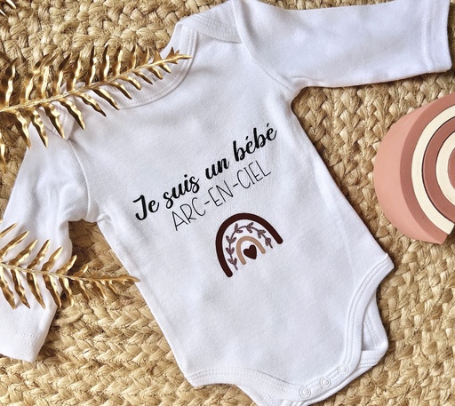 Body personnalisé "Je suis un bébé ARC-EN-CIEL"