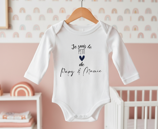 Body personnalisé "Je suis le petit coeur de papy et mamie"